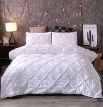 3pcs of 6 by 7 Pinch Pleat Pintuck Duvet Cover set - White
