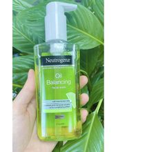 Neutrogena Oil Balancing Facial Wash With Lime & Aloe Vera 200ml
